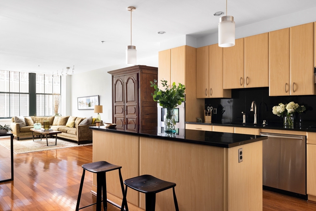 9 W Broadway 322