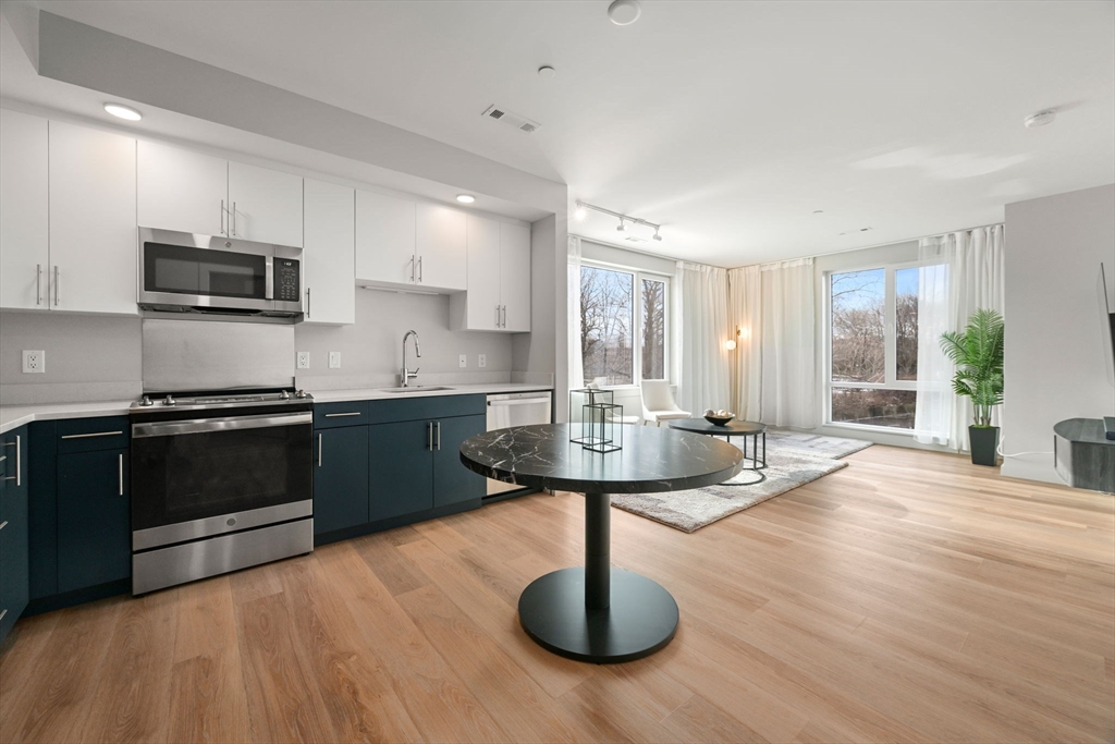 21 Soldiers Field Pl 408