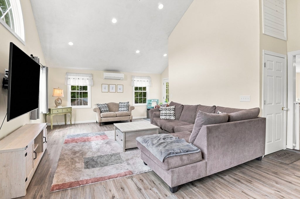 17 Dartmouth Drive, Milford, MA, 17 Dartmouth Drive, Milford, MA Photo #5