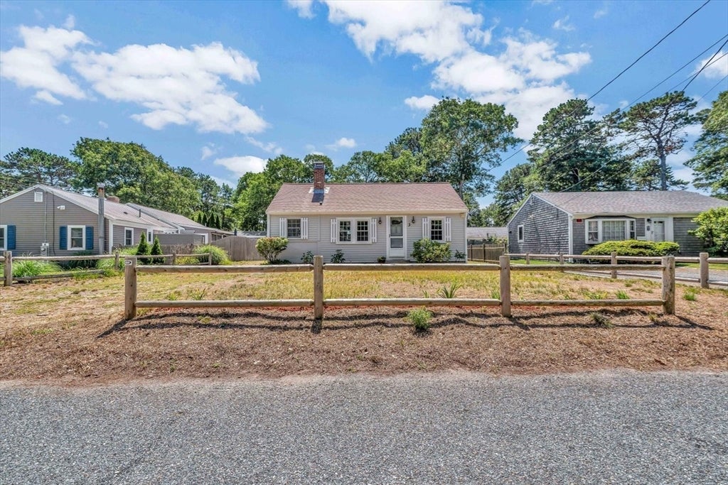 3 Danbury Street, Yarmouth, MA Photo #2