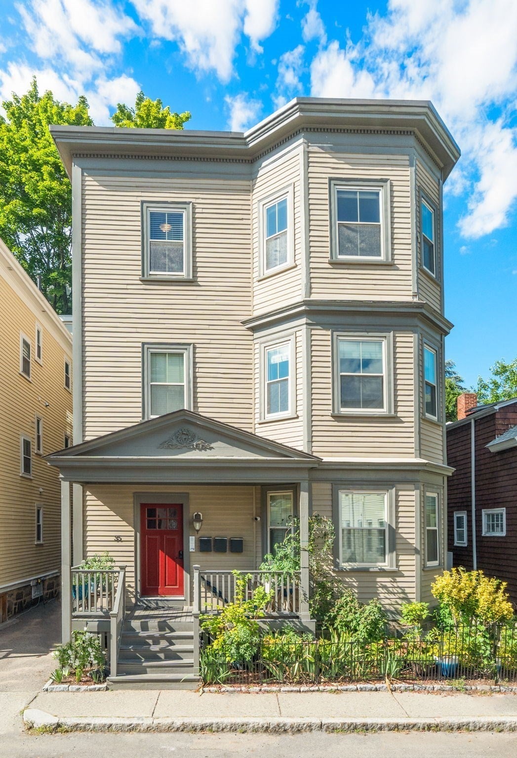 Photo of 35 White Pl, Brookline, MA