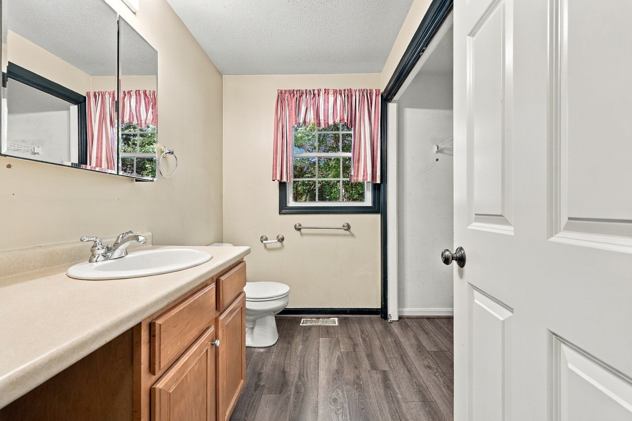 16 Lancaster Road, Clinton, MA, 16 Lancaster Road, Clinton, MA Photo #18
