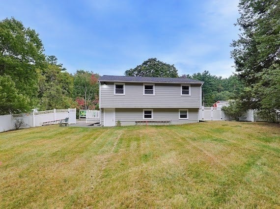 22 Poskus St, Stoughton, MA Photo #32