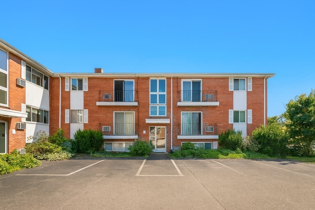3 Endicott Street 01