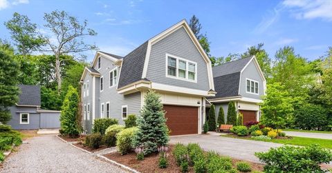 321-323 Lake Ave 323 Newton MA 02461