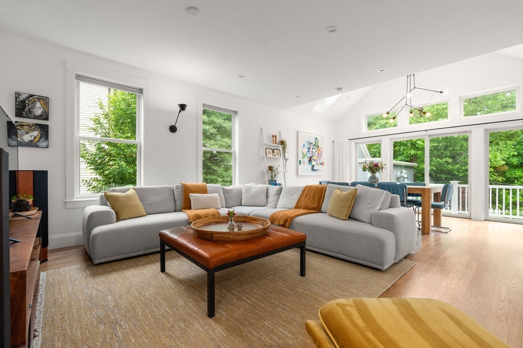 321-323 Lake Ave 323