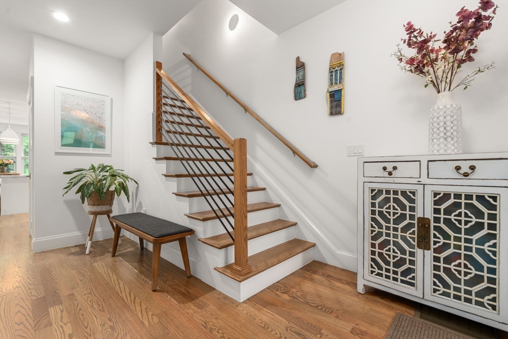 321-323 Lake Ave 323
