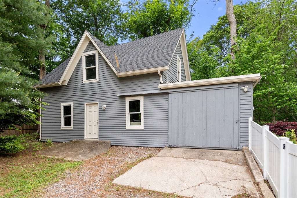 321-323 Lake Ave 323
