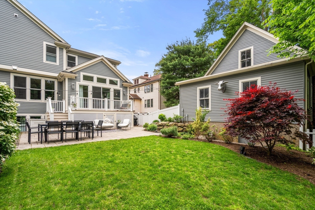 321-323 Lake Ave 323