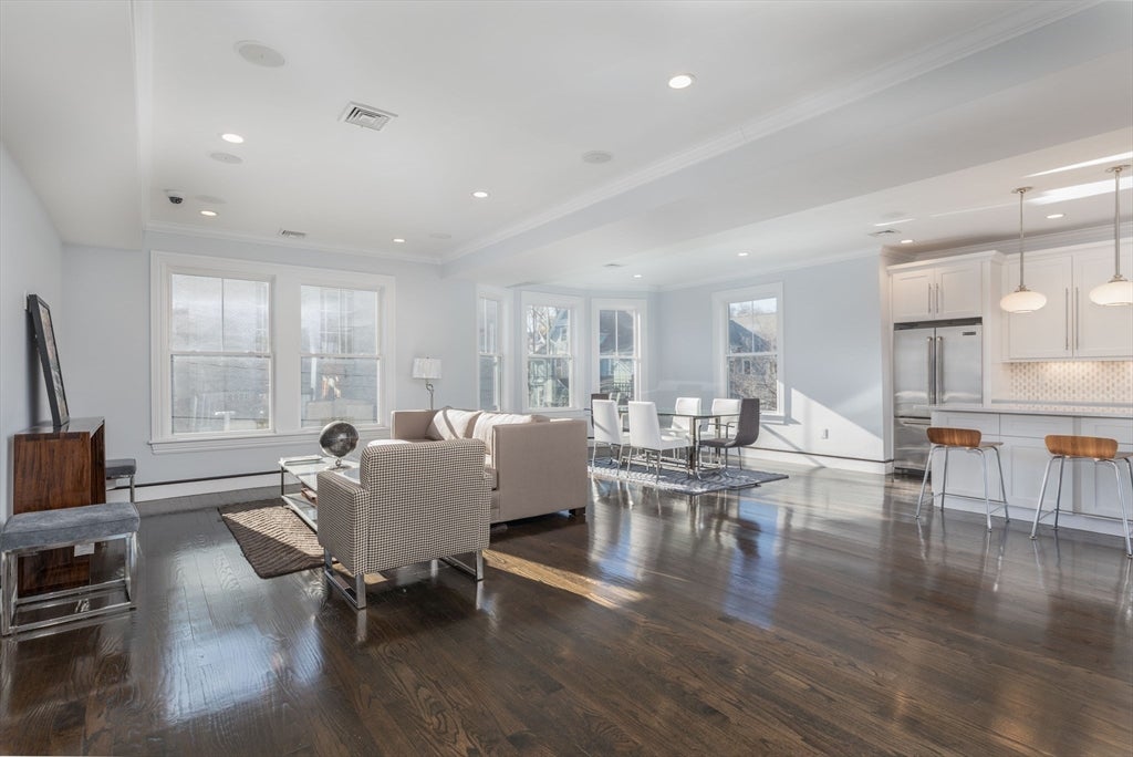 27 Howland St 2