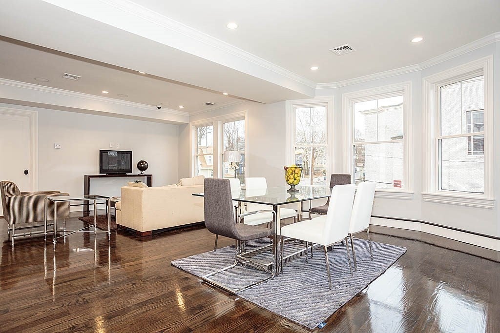 27 Howland St 2
