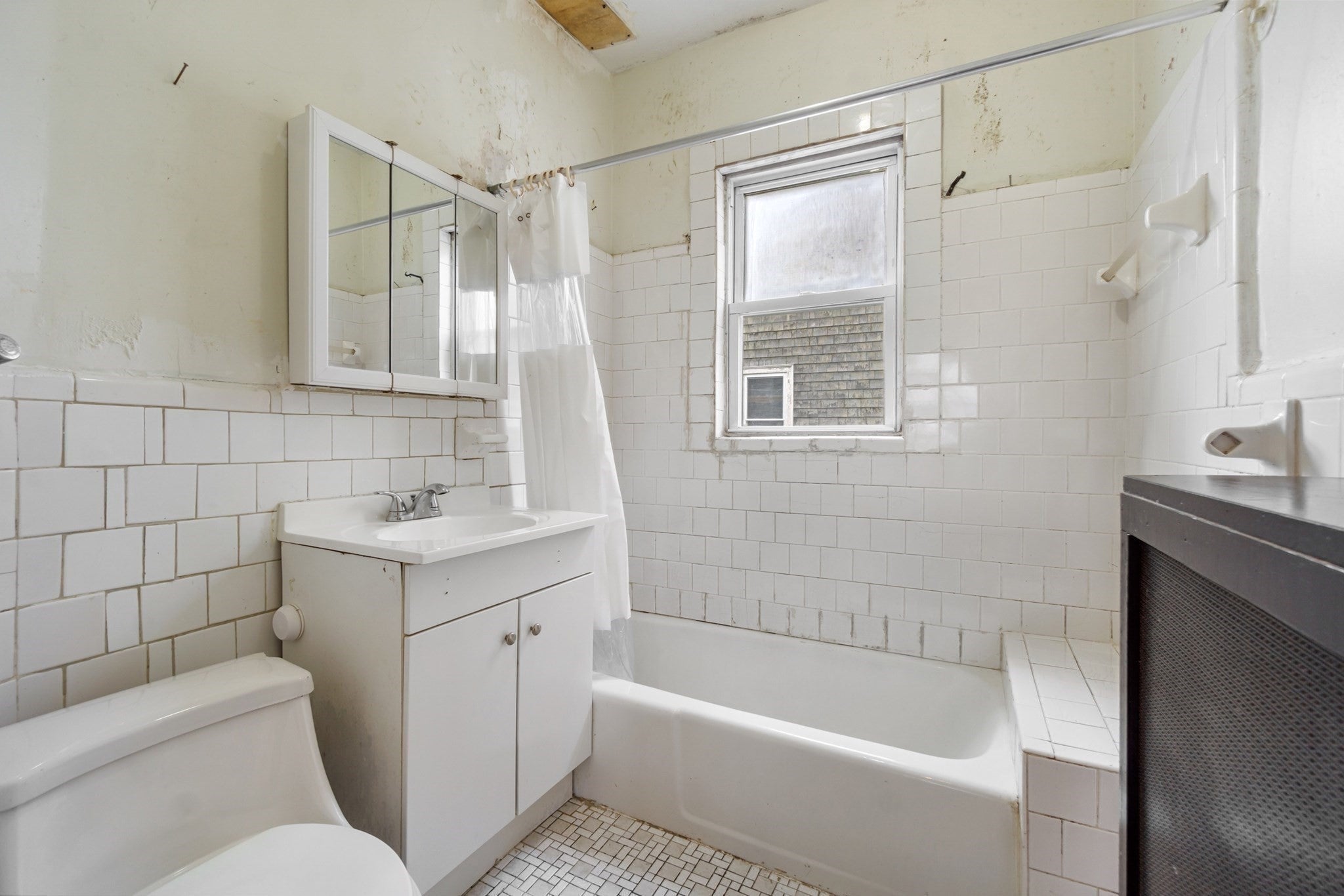 126 Belgrade Avenue #1, Boston, MA Photo #22