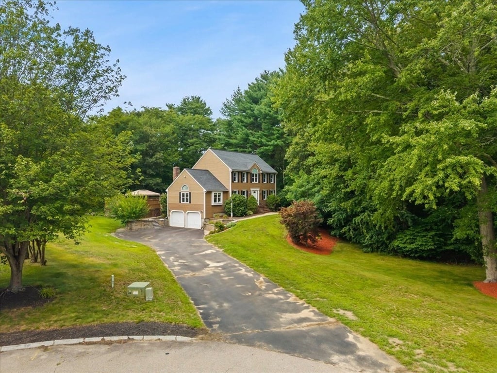 15 Eileen Rd