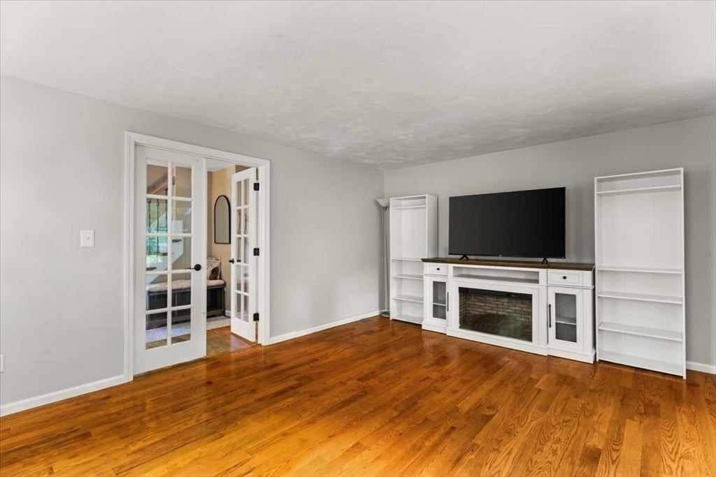 15 Eileen Rd