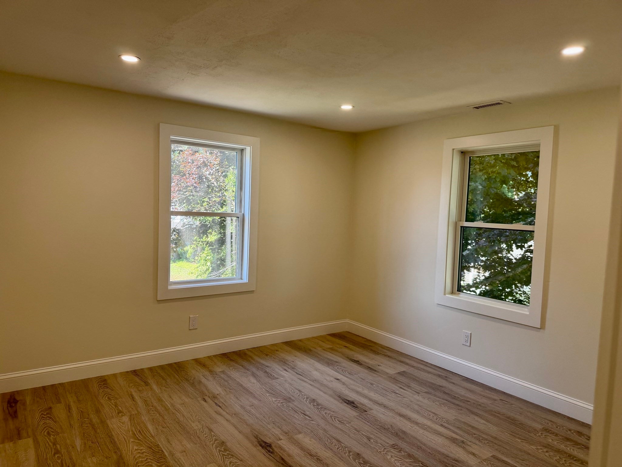 37 Karen St, Lowell, MA Photo #11