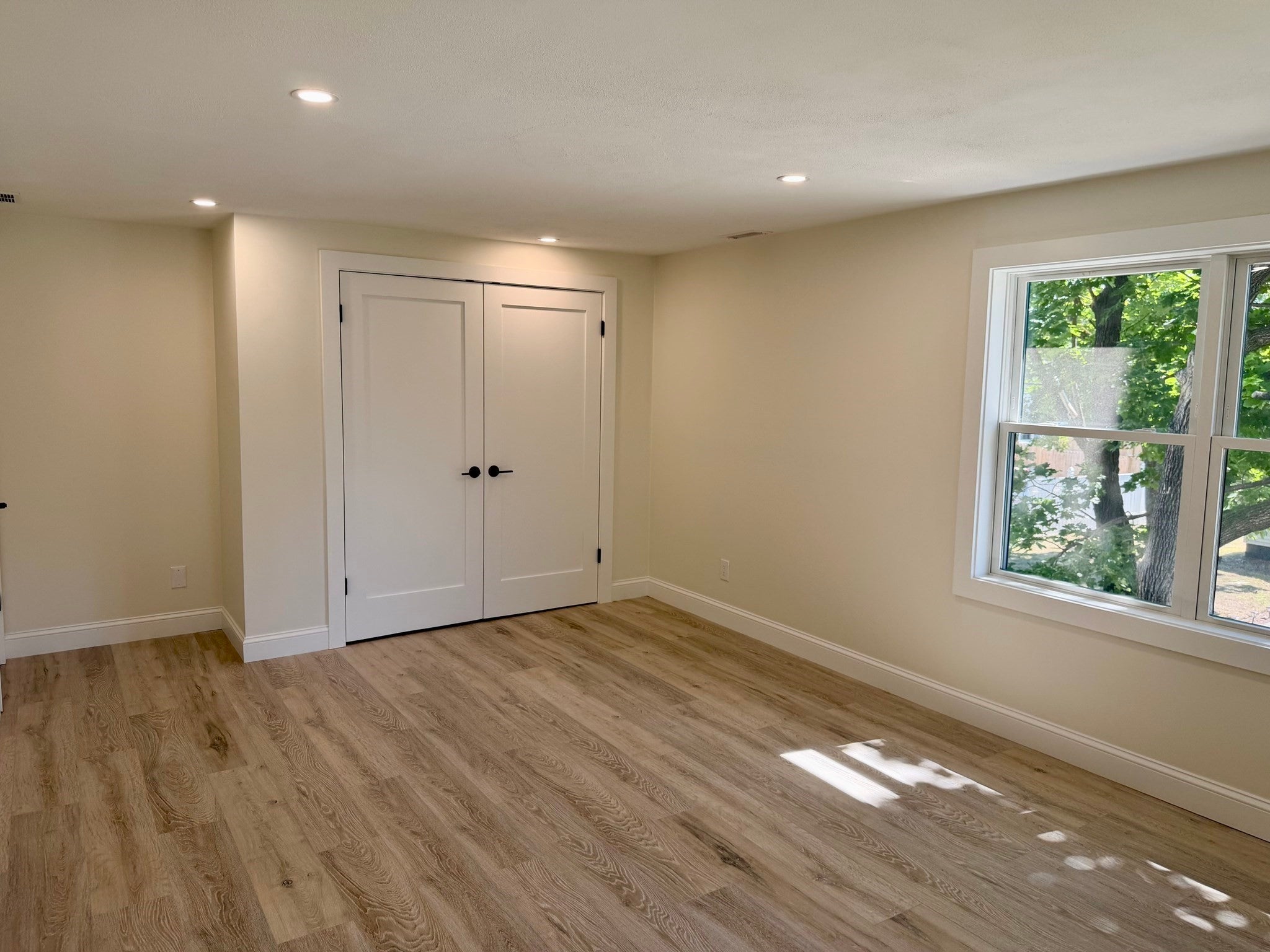 37 Karen St, Lowell, MA Photo #12