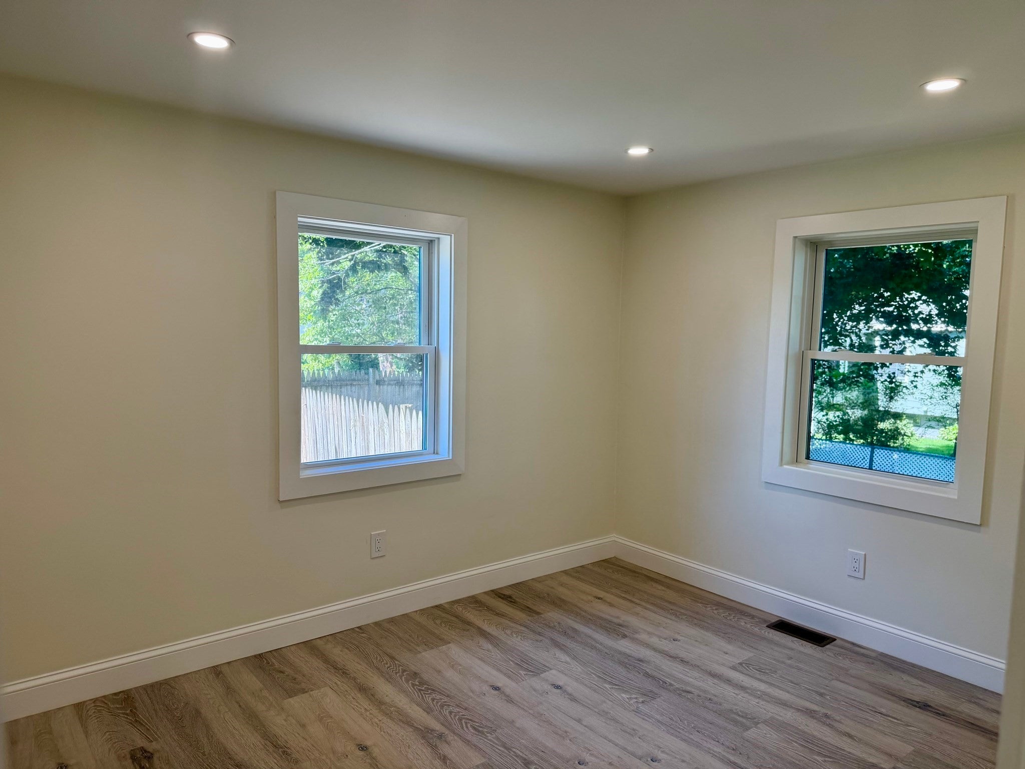 37 Karen St, Lowell, MA Photo #13