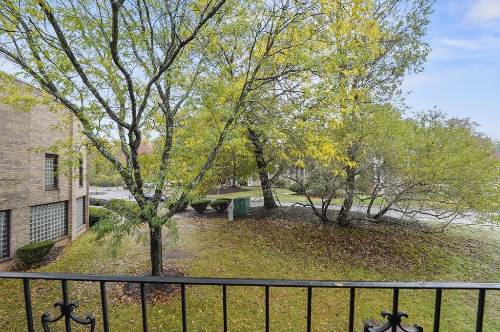 4 Shadow Brook Lane 31