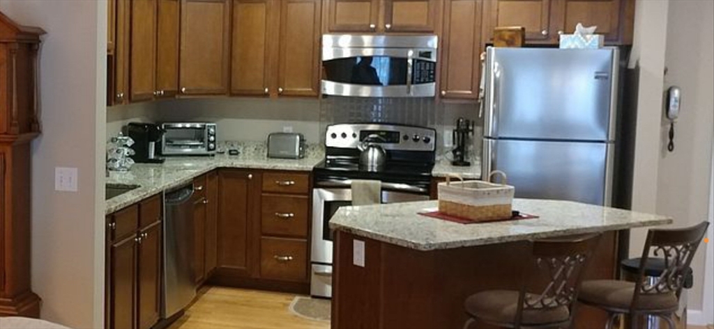 216 Reservoir St 208