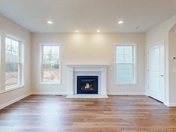 Sudbury, Massachusetts 01776, United States, 3 Bedrooms Bedrooms, ,3 BathroomsBathrooms,Residential,Active,152412