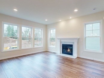 Sudbury, Massachusetts 01776, United States, 3 Bedrooms Bedrooms, ,3 BathroomsBathrooms,Residential,Active,152412