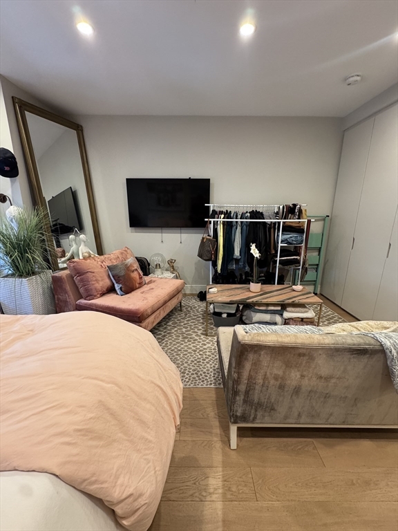 267 Newbury 7