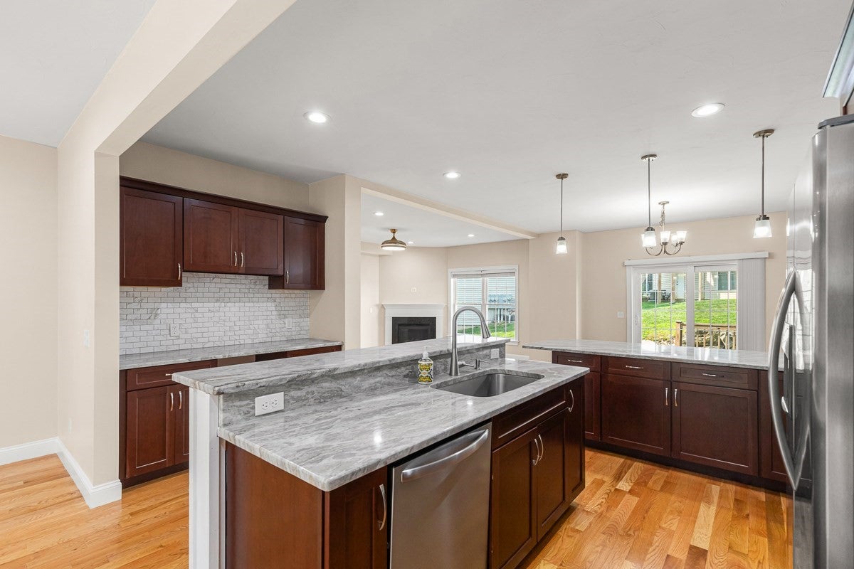 102 Hunting Hill Dr #102, Cumberland, RI Photo #6