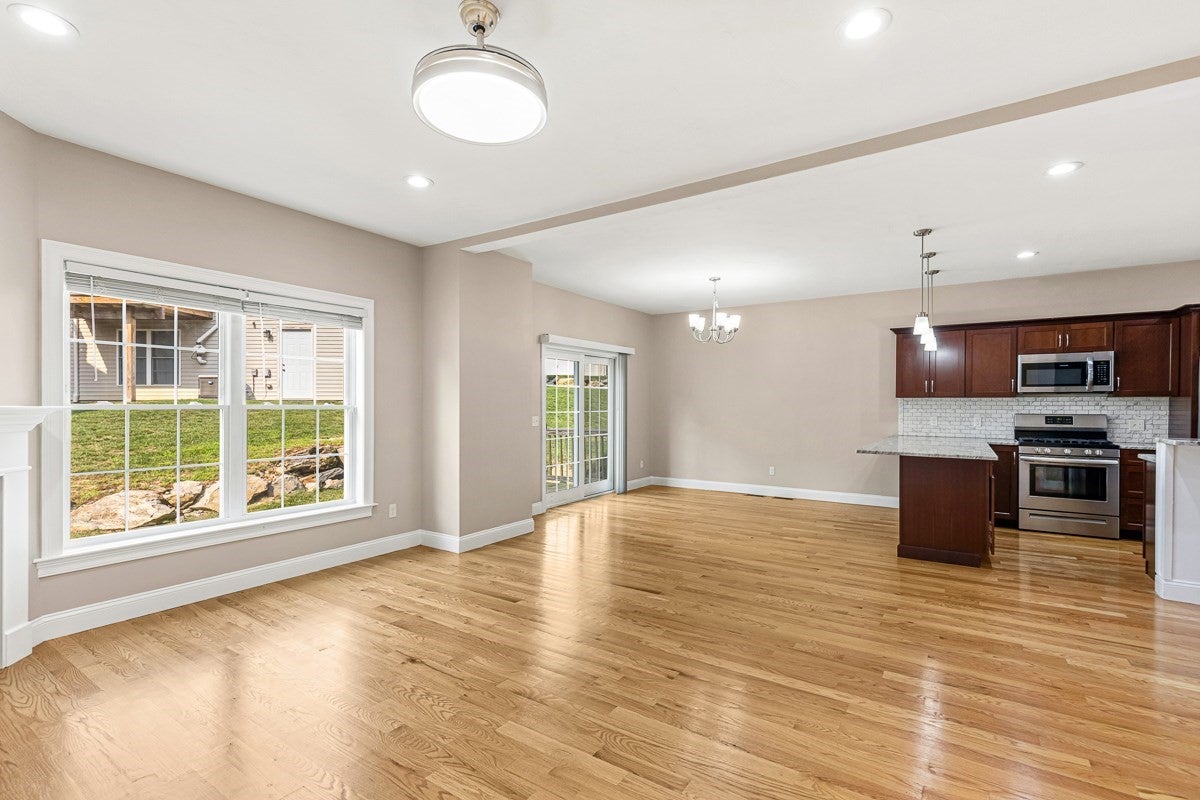 102 Hunting Hill Dr #102, Cumberland, RI Photo #13