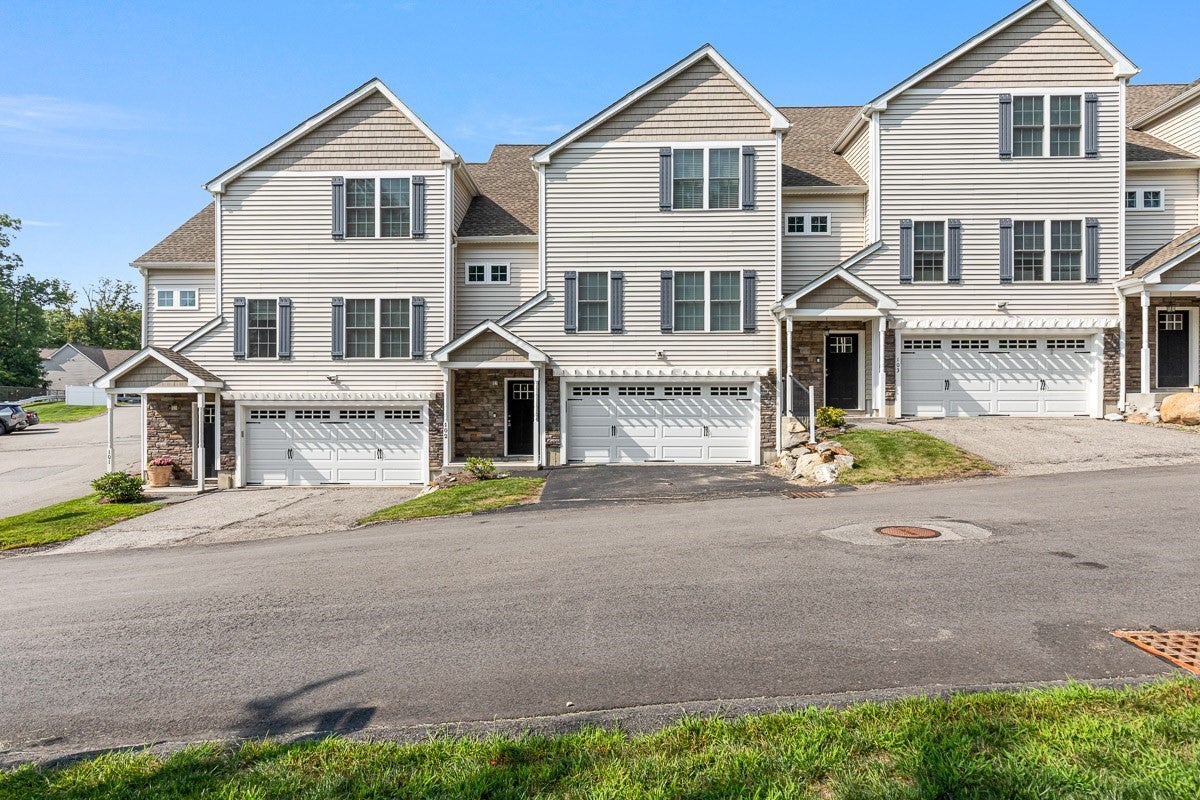 102 Hunting Hill Dr #102, Cumberland, RI Photo #1