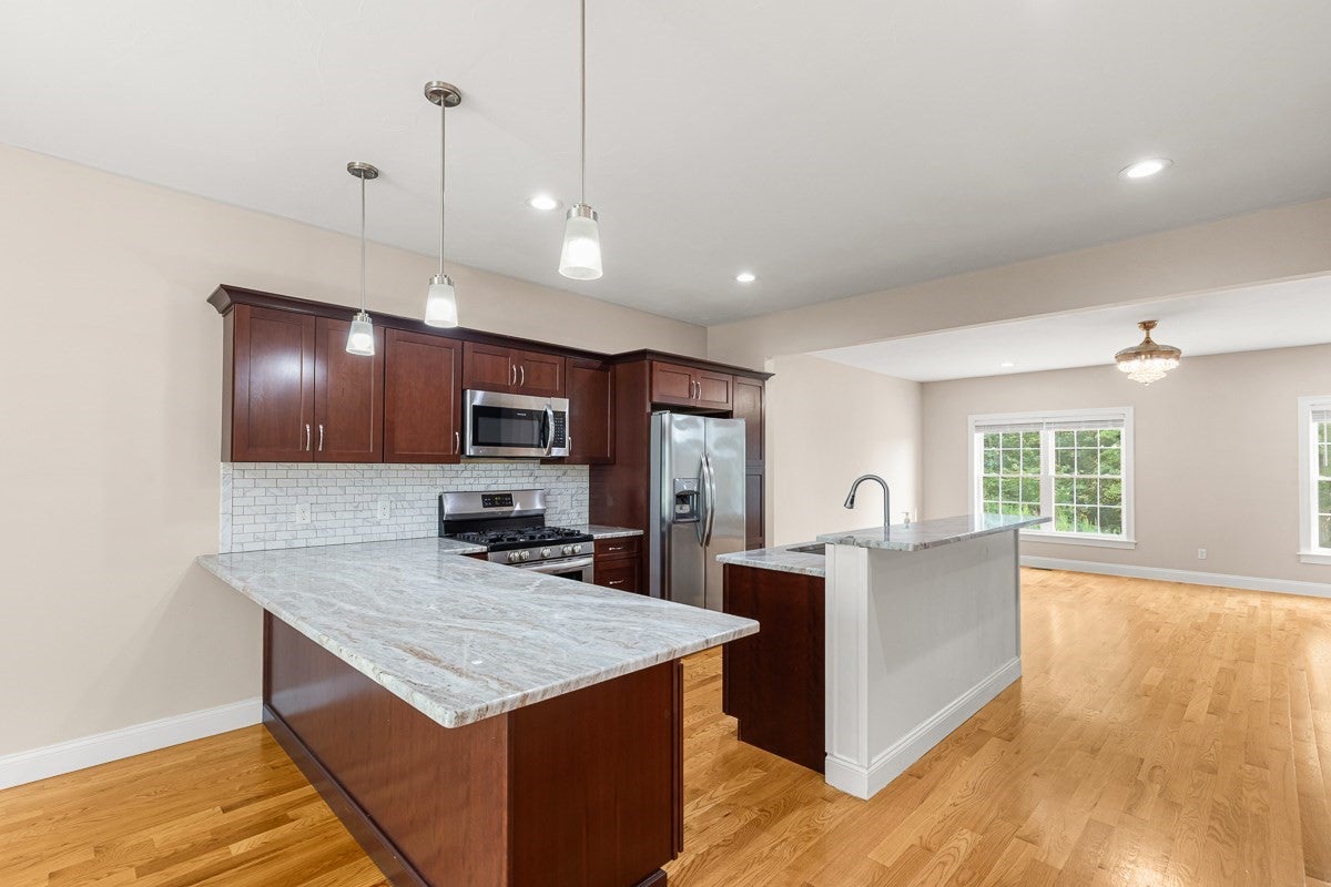 102 Hunting Hill Dr #102, Cumberland, RI Photo #8