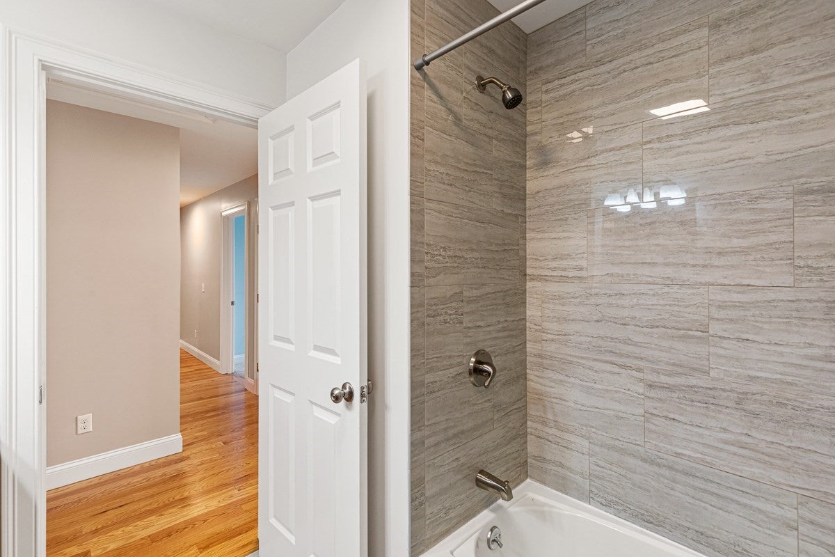 102 Hunting Hill Dr #102, Cumberland, RI Photo #28