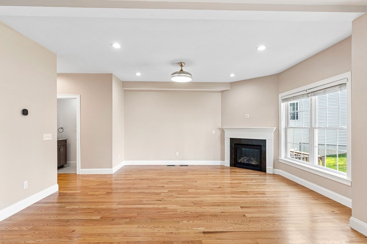 102 Hunting Hill Dr #102, Cumberland, RI Photo #12