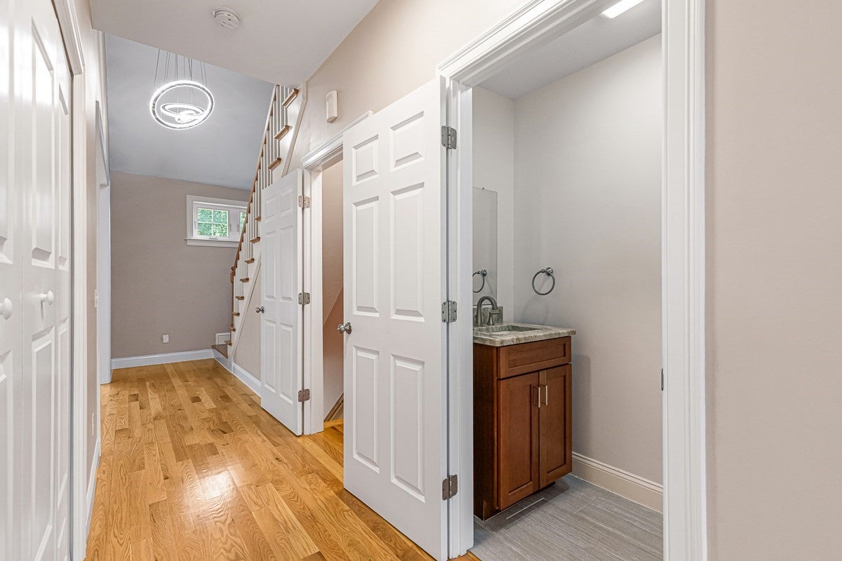 102 Hunting Hill Dr #102, Cumberland, RI Photo #18