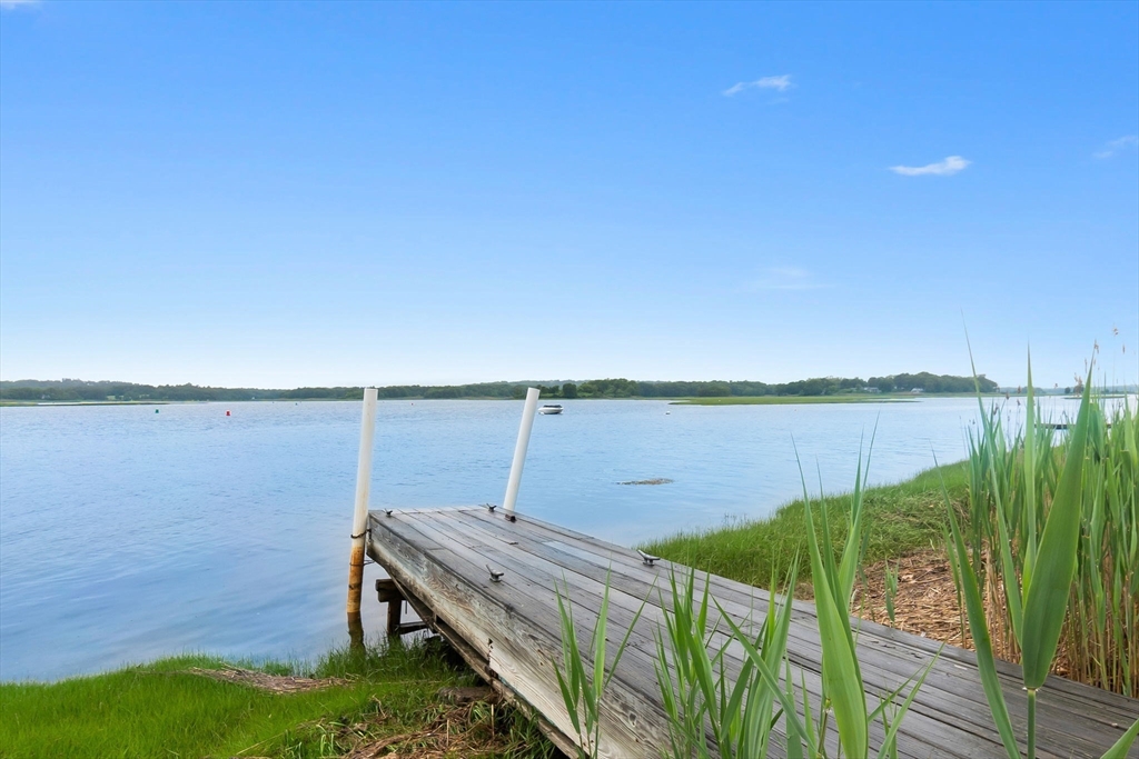 84-85 Little Neck Rd