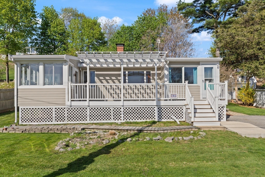 84-85 Little Neck Rd