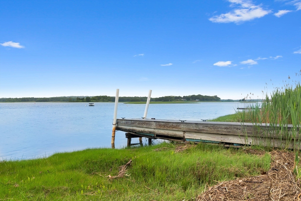 84-85 Little Neck Rd