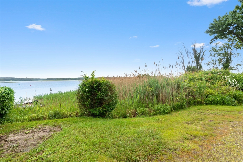 84-85 Little Neck Rd