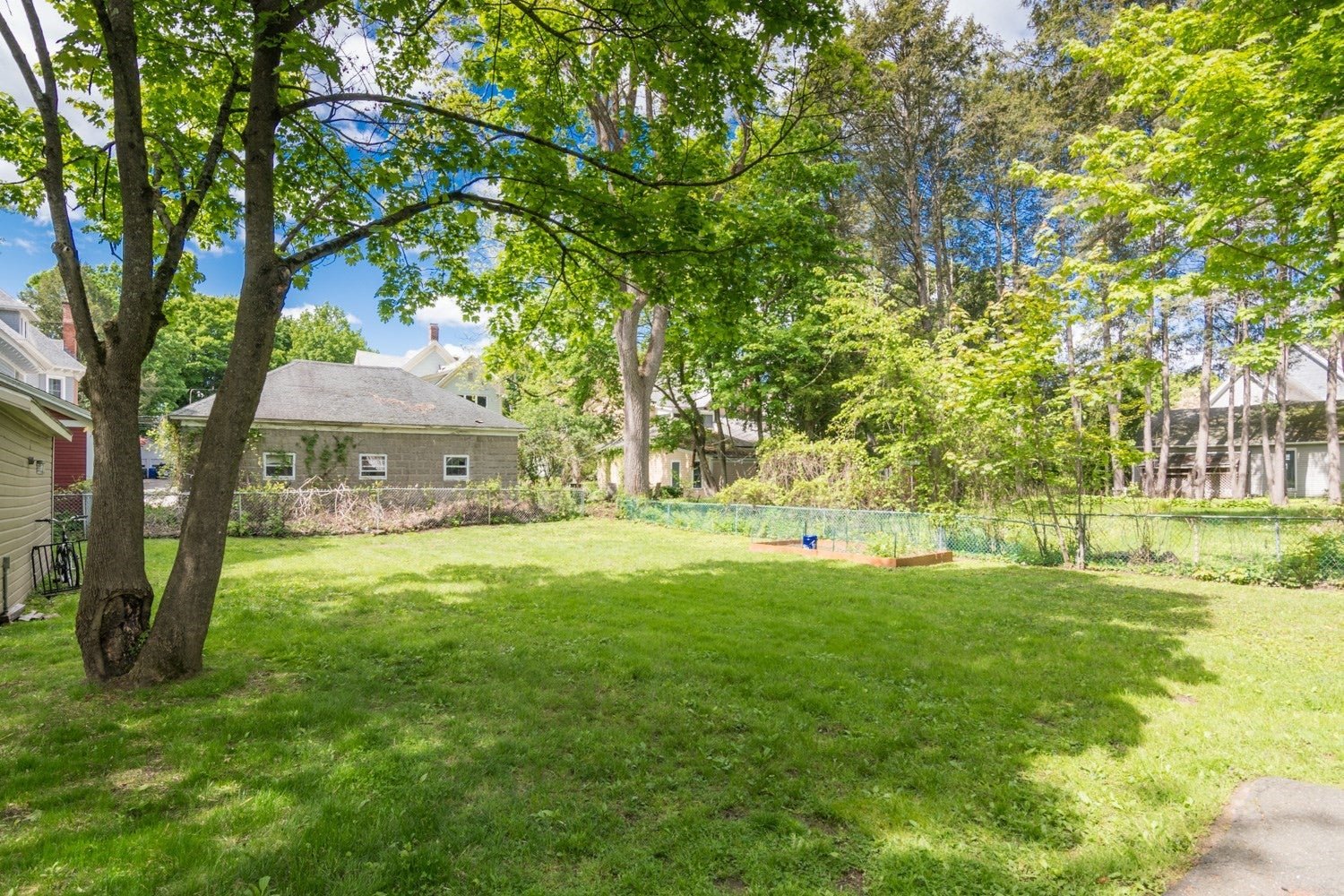 13 Munroe St