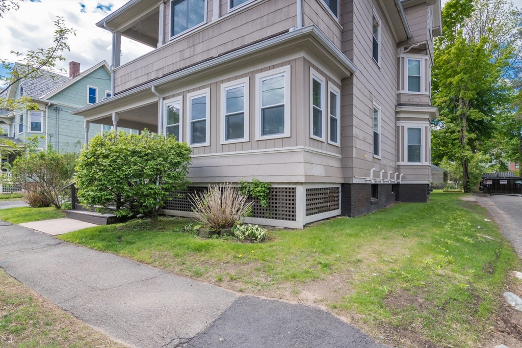 13 Munroe St