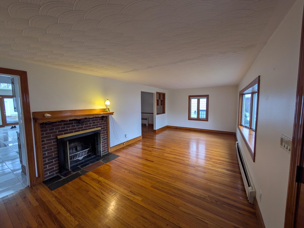 Click for 16 Nathaniel Rd, Winchester, MA slideshow