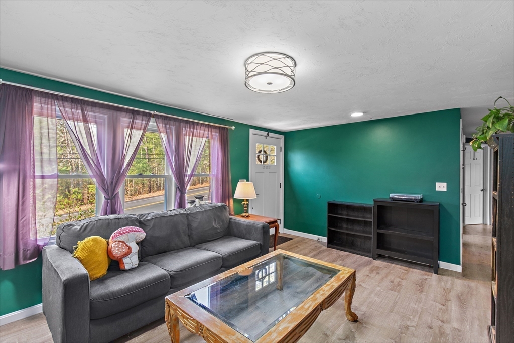 229 Hedges Pond Rd