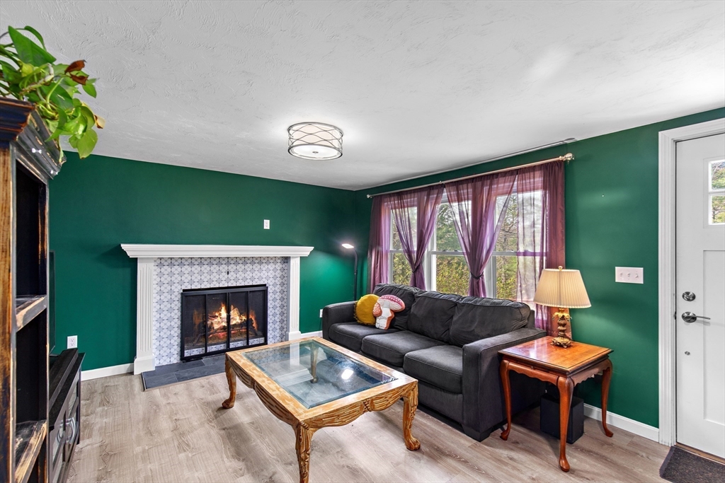 229 Hedges Pond Rd