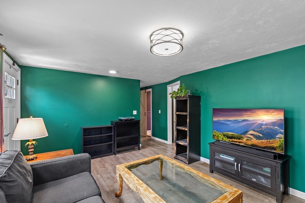 229 Hedges Pond Rd