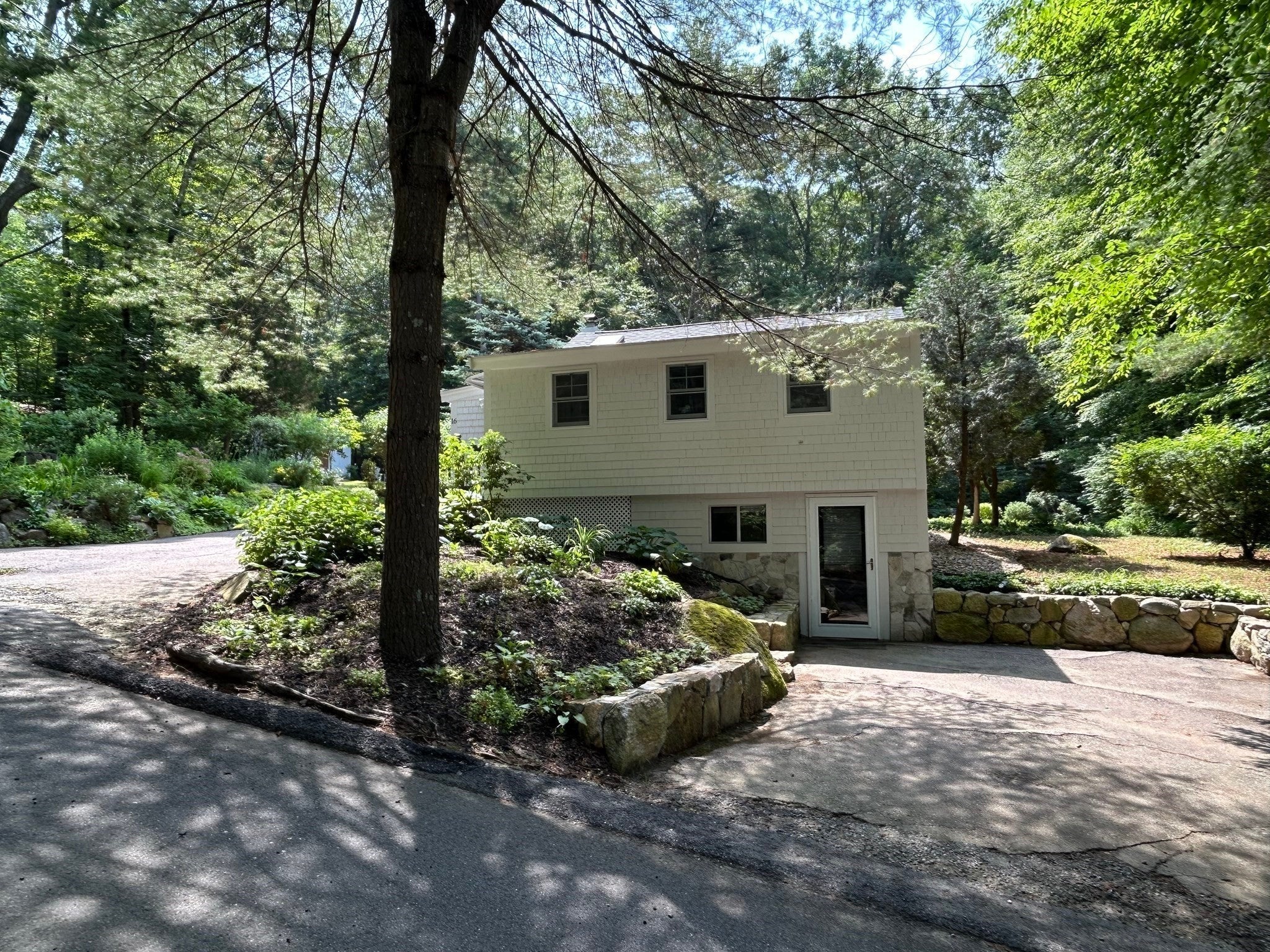 16 Yale Rd