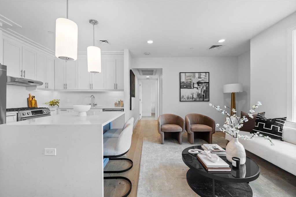 301 Border Street 49