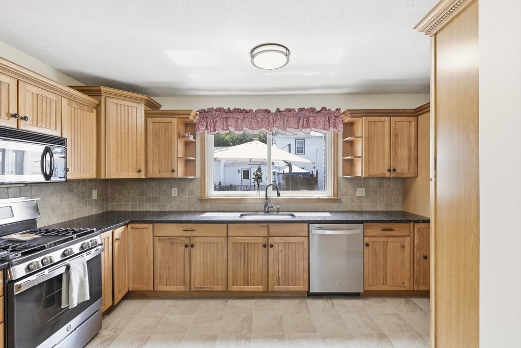 1 Oak St, Tewksbury, MA, 1 Oak St, Tewksbury, MA Photo #9