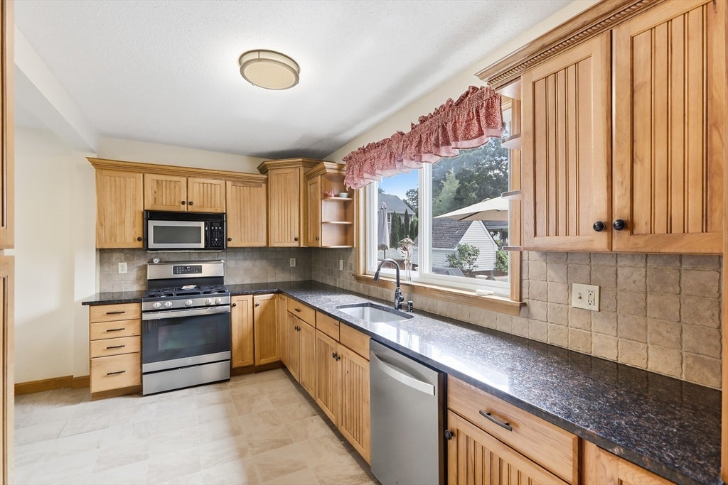 1 Oak St, Tewksbury, MA, 1 Oak St, Tewksbury, MA Photo #7