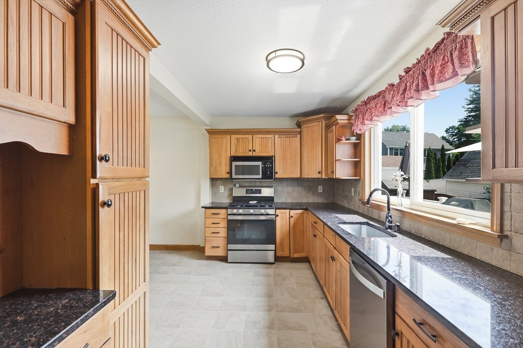 1 Oak St, Tewksbury, MA, 1 Oak St, Tewksbury, MA Photo #6