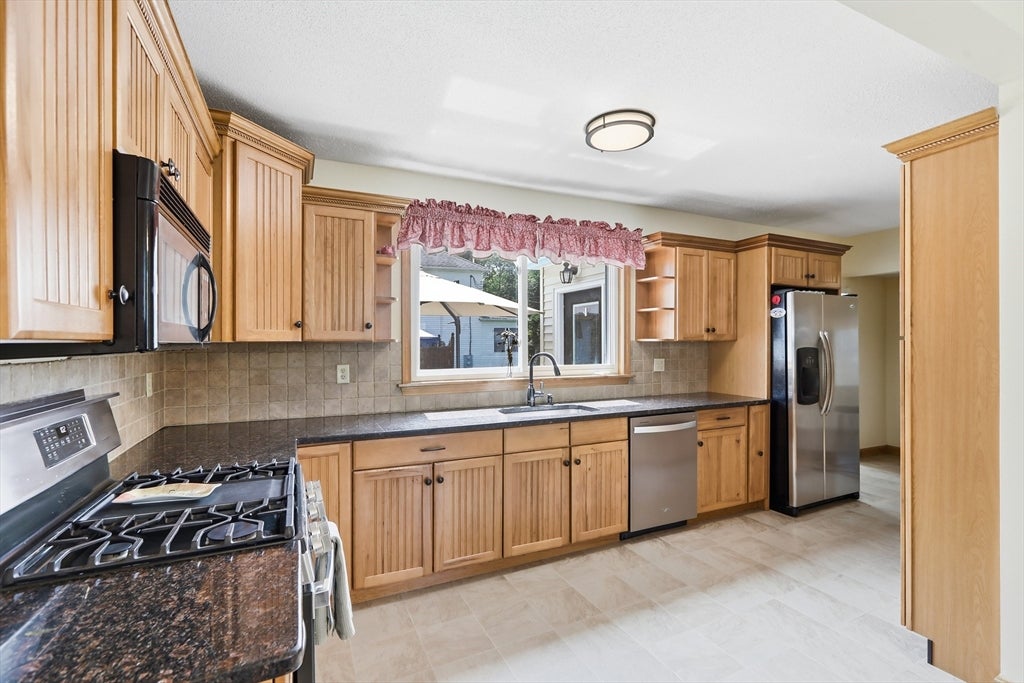 1 Oak St, Tewksbury, MA, 1 Oak St, Tewksbury, MA Photo #10
