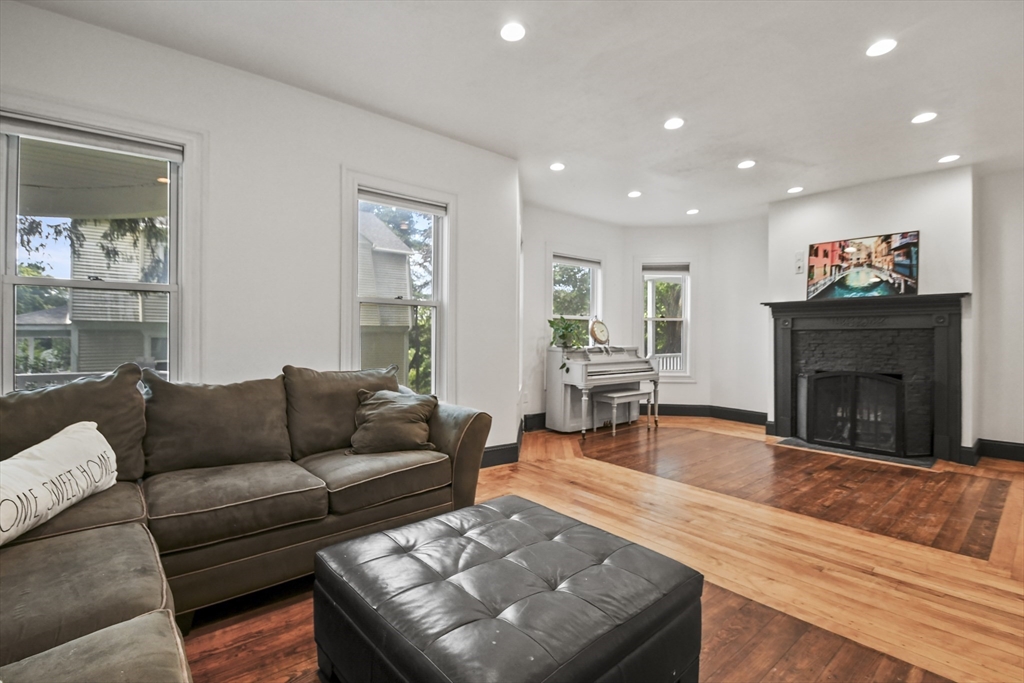 38 Circuit Avenue East